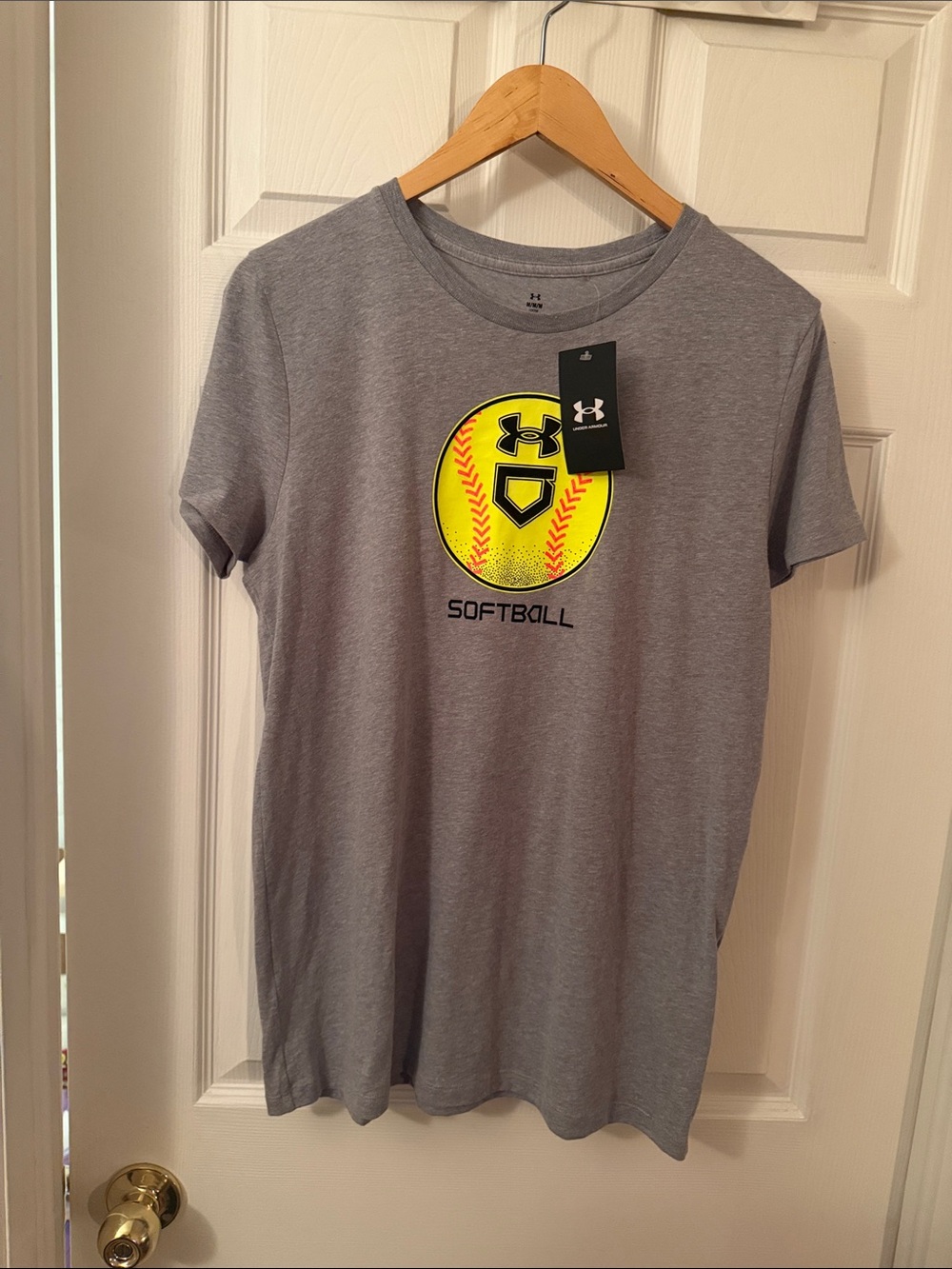 Under Armour Gray Short-Sleeve Softball Graphic women’s Tee, size M